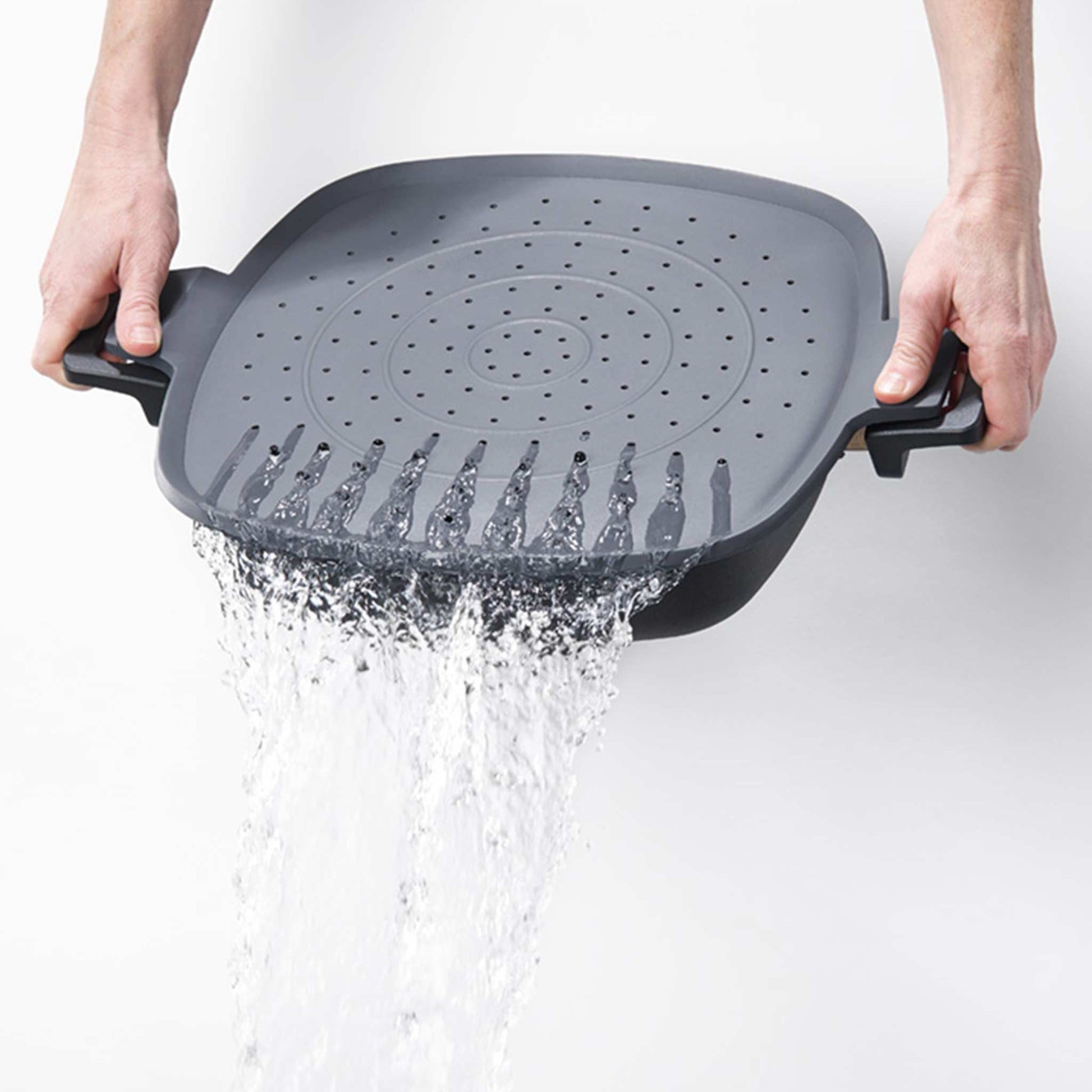 https://www.wollcookware.co.nz/cdn/shop/files/Woll-Cookware_Splatter-Guard_Square_Draining.jpg?v=1690848659&width=1946